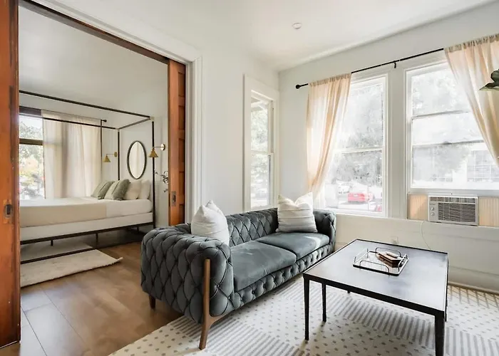 Stay Portland - The Etoile Suite - Nob Architecture & Boutiques